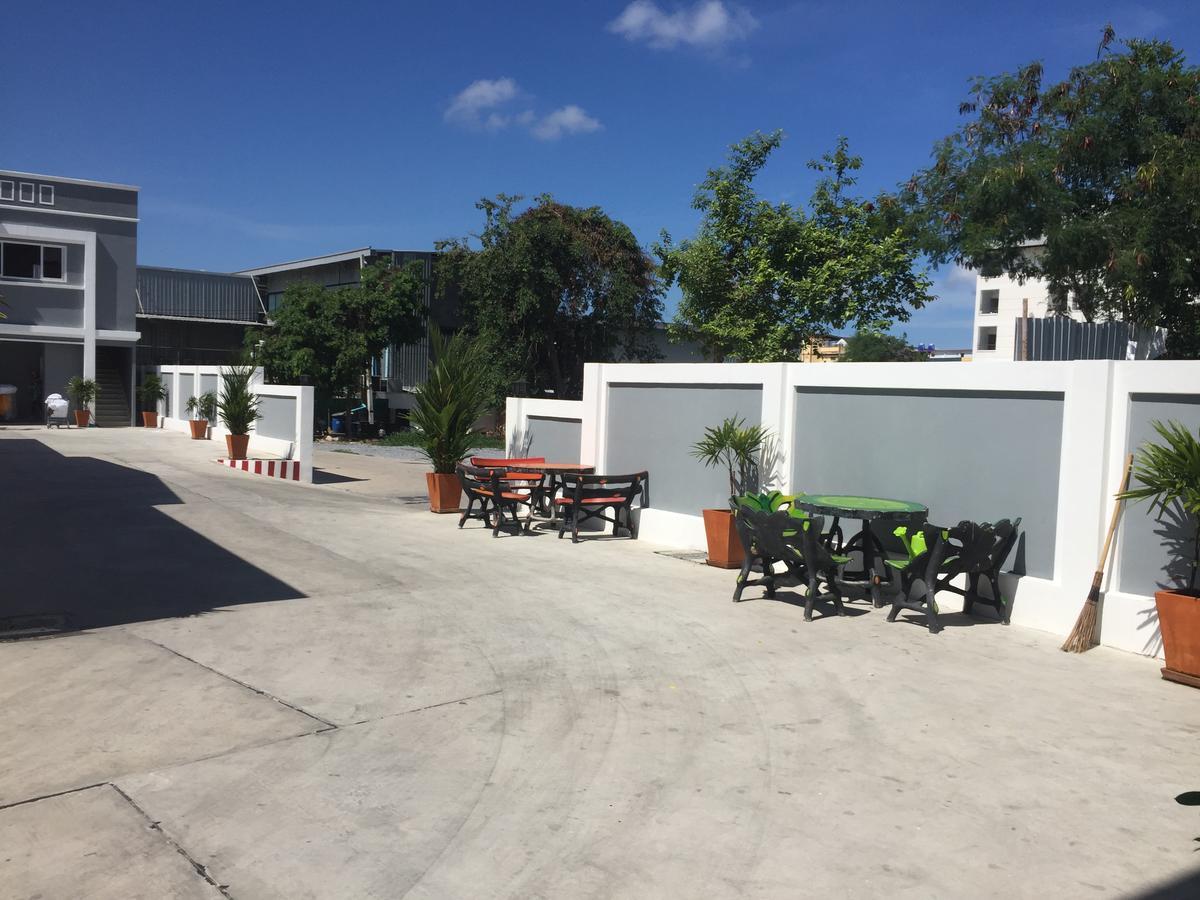 Picasso Motel Pattaya Exterior photo