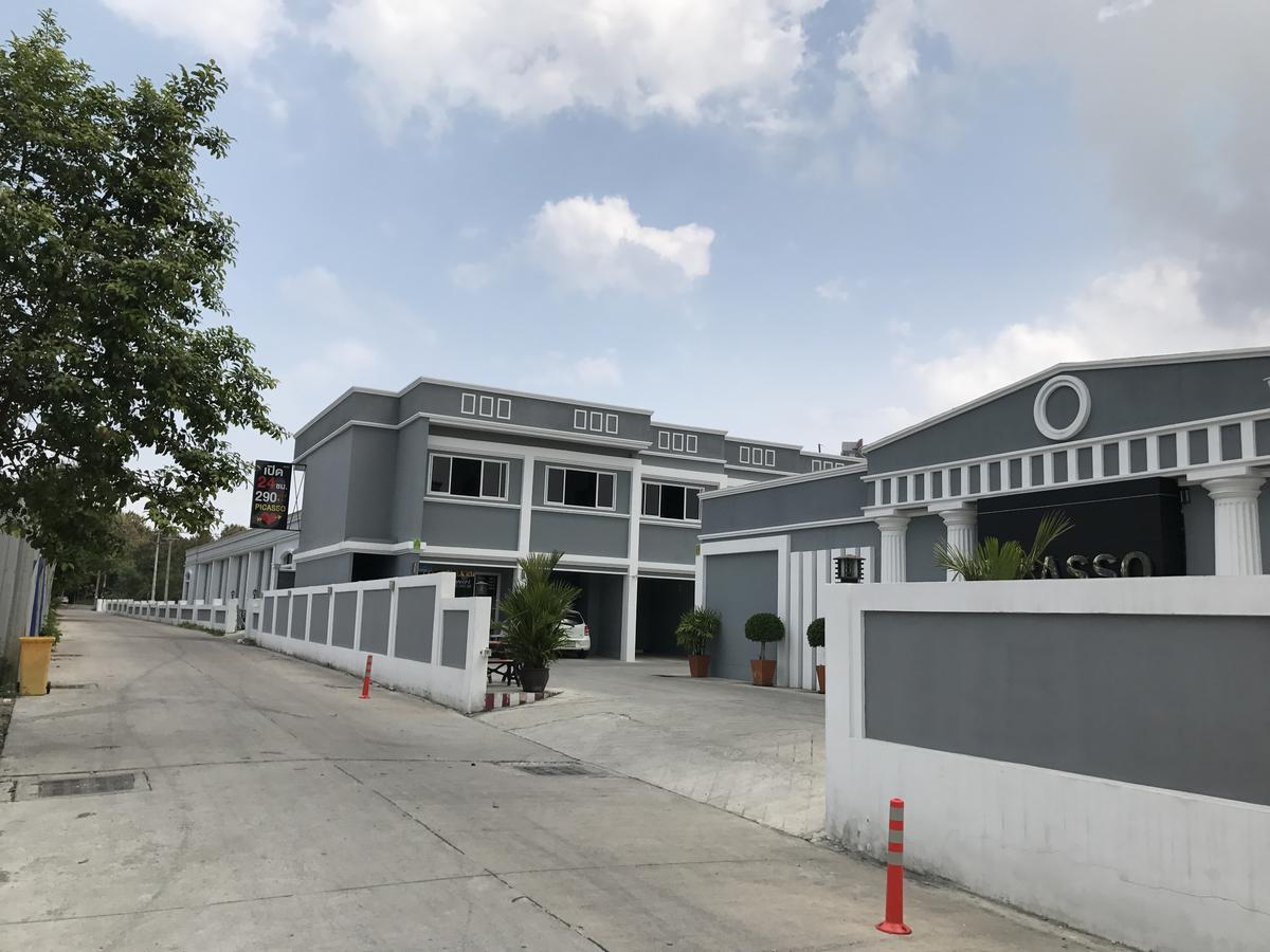 Picasso Motel Pattaya Exterior photo